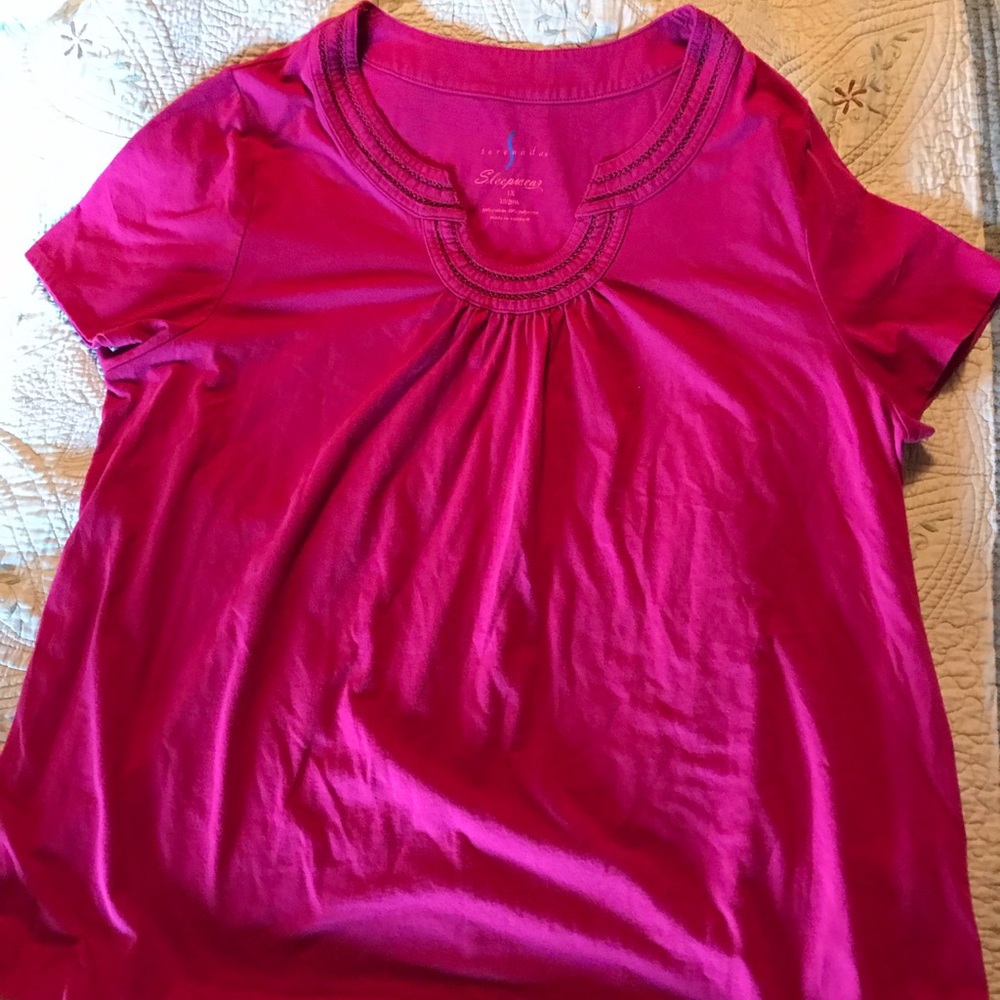 Beautiful magenta short sleeve top.